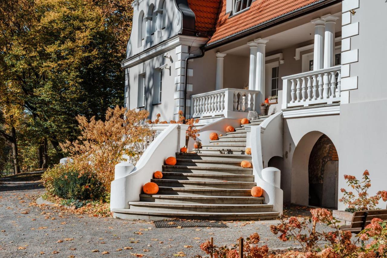 Dwor Sanna Hotel Wierzchowiska Exterior photo